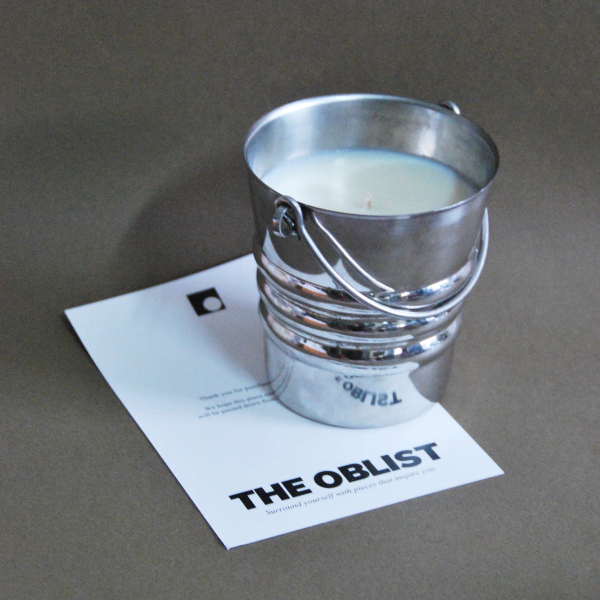 Ensō Paris - Bougie parfumée et upcyclée coulée dans un objet chiné. Made in Paris