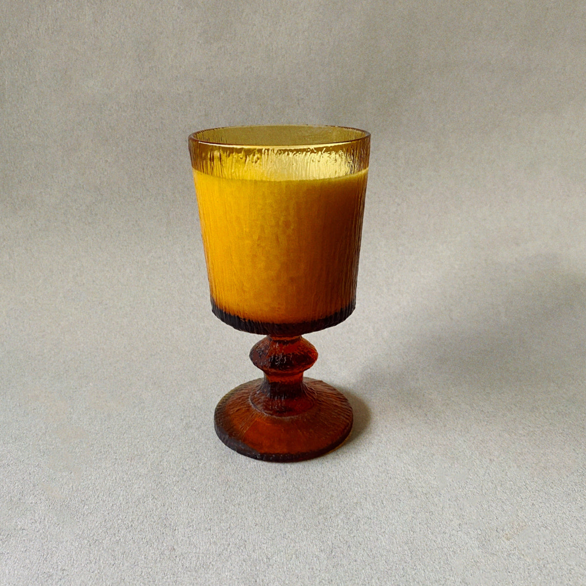 Bougie parfumée et végétale Ensō Paris, coulée dans un objet chiné vintage. Pièce unique