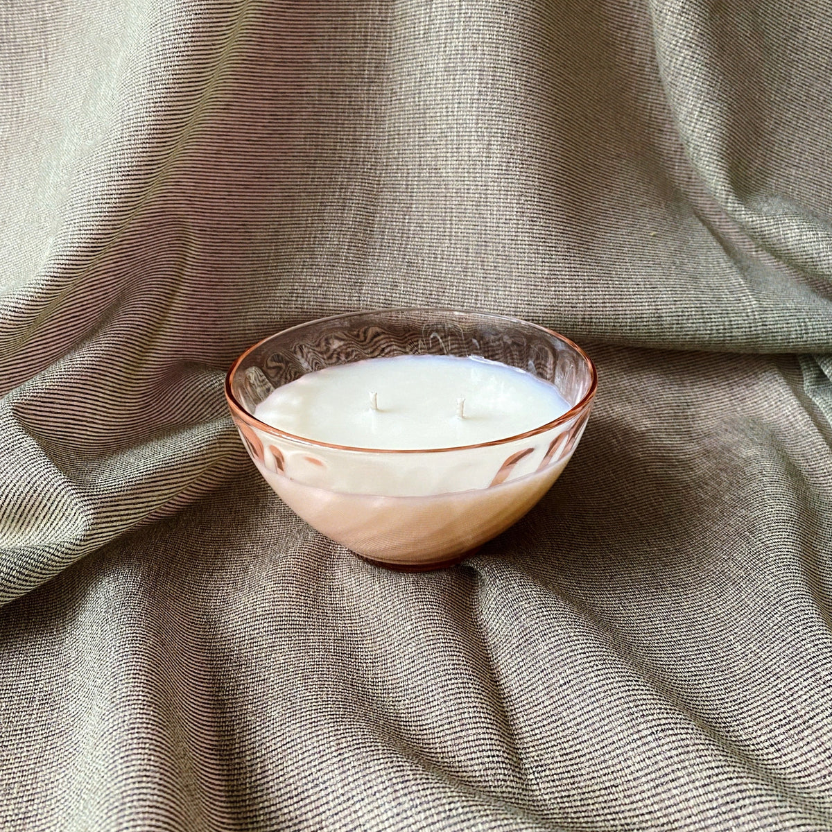Ensō Paris - bougie upcyclée et parfumée, coulée dans un objet chiné.