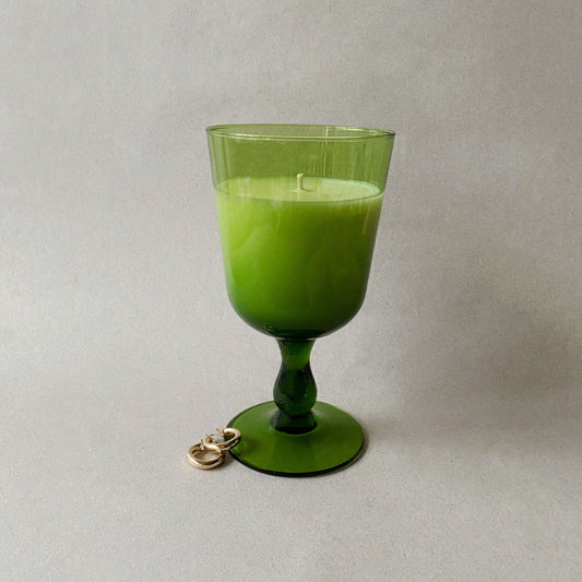 Ensō Paris - bougie upcyclée et parfumée, coulée dans un objet chiné.